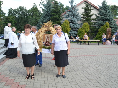 procesja - sołtysi z wieńcem