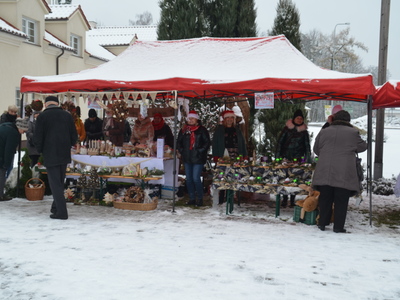 stoiska i mieszkańcy kupujący