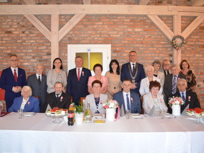 Jubilaci za stołem