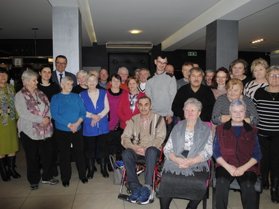 na zdjęciu uczestnicy wieczerzy wigilijnej podopiecznych GOPS w Brzezinach