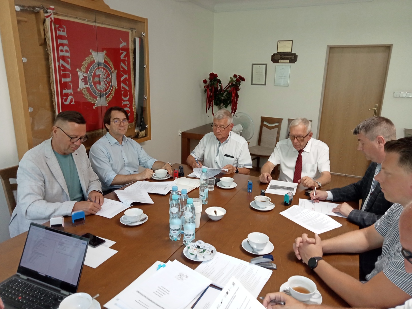 Wójtowie podpisujący porozumienie