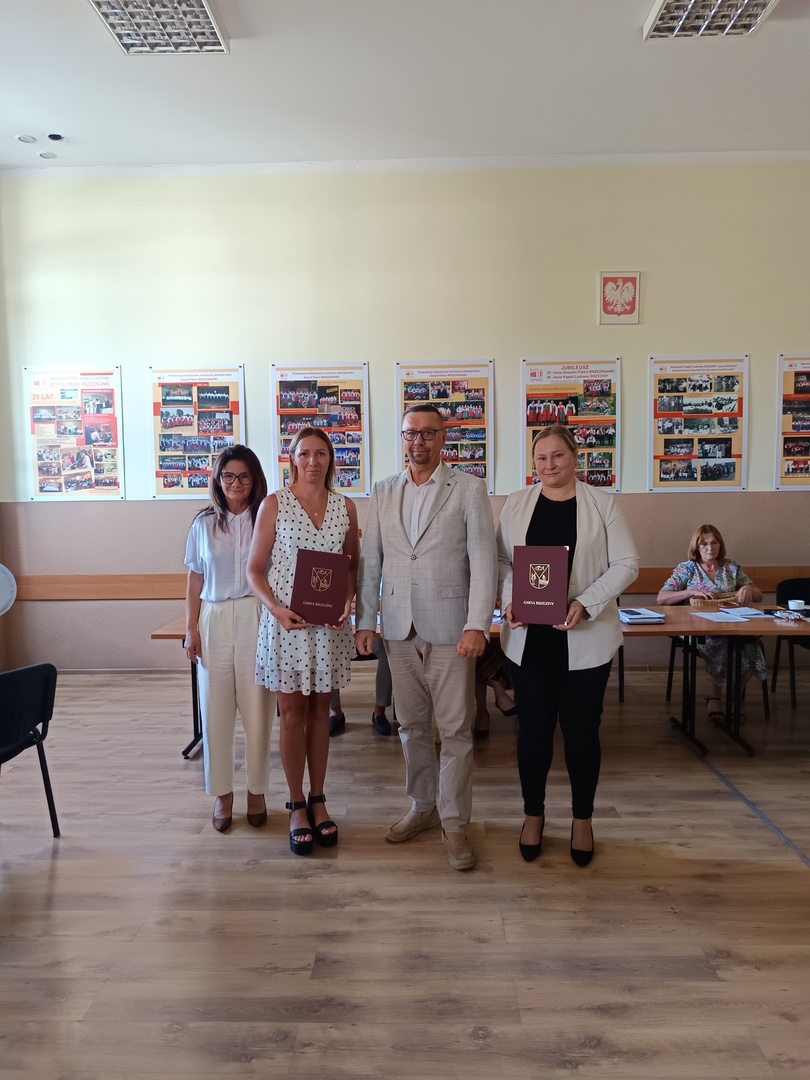 Wójt, Przewodnicząca Rady z nauczycielkami