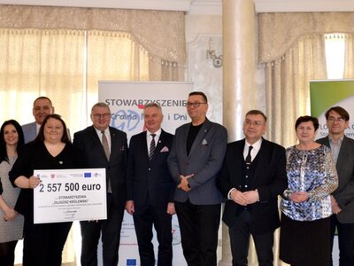 na zdjęciu członkowie lgd długosz królewski
