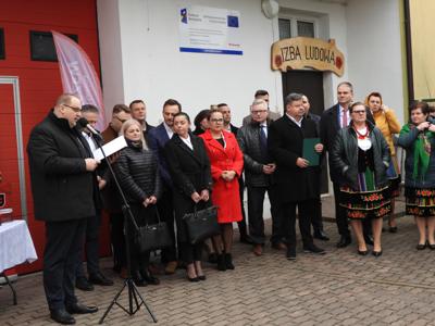 Przekazanie samochodu dla OSP Maków