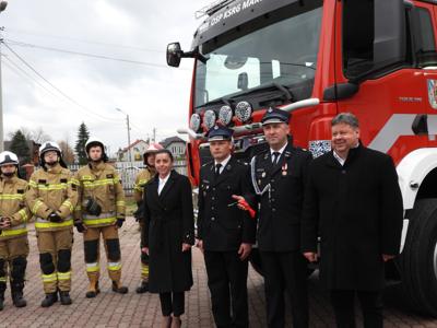 Przekazanie samochodu dla OSP Maków