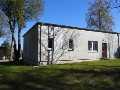 Świetlica Myślatkowo - widok od strony parku.
