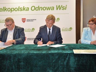 Podpisywanie umowy.