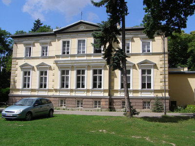 Neoklasycystyczny Pałac w Lucieniu