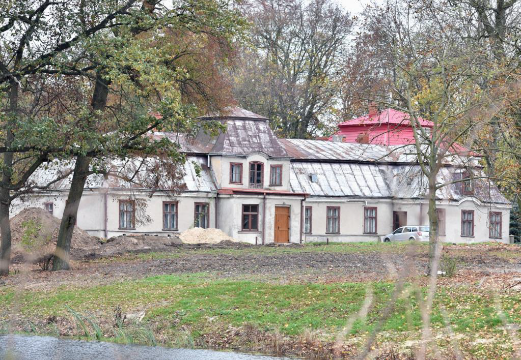 Pałac w zespole pałacowo-parkowym w Sokołowie 