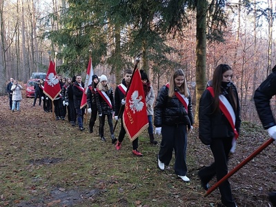 Obchody 85. Rocznicy Rozstrzelania Mieszkańców Gostynina i Ziemi Gostynińskiej w Woli Łąckiej przez Niemców