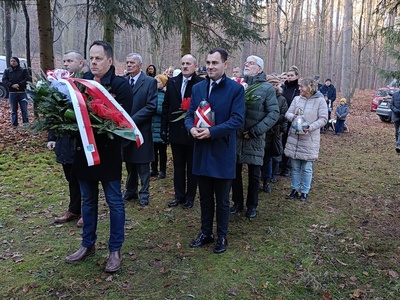 Obchody 85. Rocznicy Rozstrzelania Mieszkańców Gostynina i Ziemi Gostynińskiej w Woli Łąckiej przez Niemców