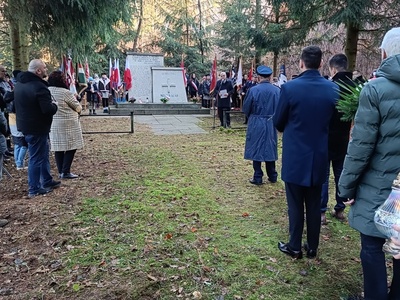Obchody 85. Rocznicy Rozstrzelania Mieszkańców Gostynina i Ziemi Gostynińskiej w Woli Łąckiej przez Niemców