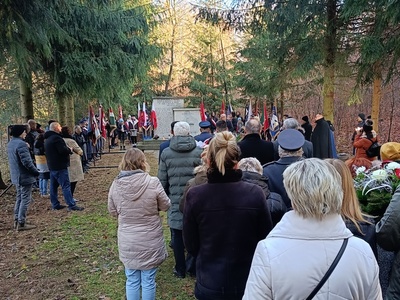 Obchody 85. Rocznicy Rozstrzelania Mieszkańców Gostynina i Ziemi Gostynińskiej w Woli Łąckiej przez Niemców