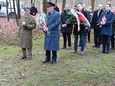 Obchody 85. Rocznicy Rozstrzelania Mieszkańców Gostynina i Ziemi Gostynińskiej w Woli Łąckiej przez Niemców