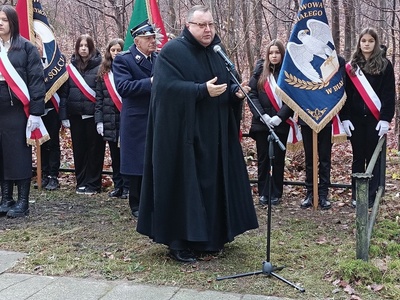 Obchody 85. Rocznicy Rozstrzelania Mieszkańców Gostynina i Ziemi Gostynińskiej w Woli Łąckiej przez Niemców