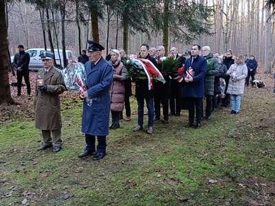 Obchody 85. Rocznicy Rozstrzelania Mieszkańców Gostynina i Ziemi Gostynińskiej w Woli Łąckiej przez Niemców