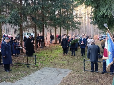 Obchody 85. Rocznicy Rozstrzelania Mieszkańców Gostynina i Ziemi Gostynińskiej w Woli Łąckiej przez Niemców