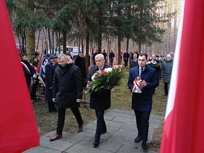 Obchody 85. Rocznicy Rozstrzelania Mieszkańców Gostynina i Ziemi Gostynińskiej w Woli Łąckiej przez Niemców