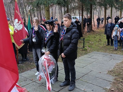 Obchody 85. Rocznicy Rozstrzelania Mieszkańców Gostynina i Ziemi Gostynińskiej w Woli Łąckiej przez Niemców