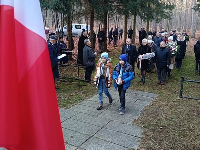 Obchody 85. Rocznicy Rozstrzelania Mieszkańców Gostynina i Ziemi Gostynińskiej w Woli Łąckiej przez Niemców