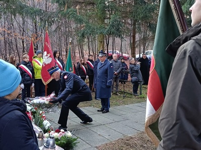 Obchody 85. Rocznicy Rozstrzelania Mieszkańców Gostynina i Ziemi Gostynińskiej w Woli Łąckiej przez Niemców