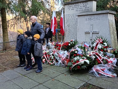 Obchody 85. Rocznicy Rozstrzelania Mieszkańców Gostynina i Ziemi Gostynińskiej w Woli Łąckiej przez Niemców