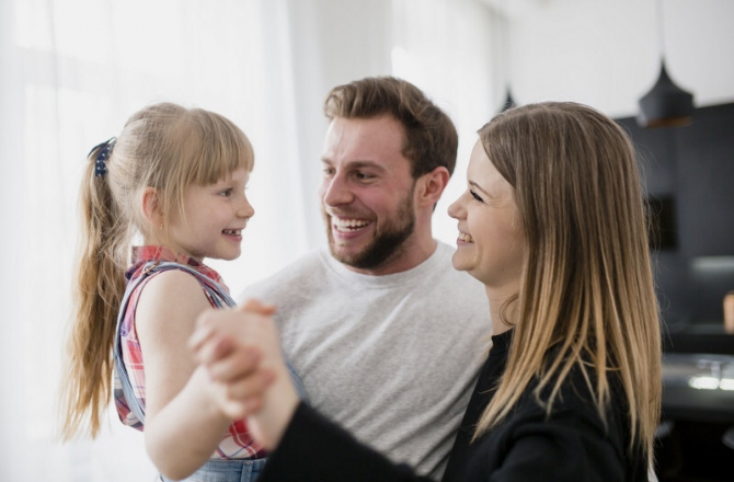 1-happy-family-spending-time-together_i.jpg [670x440]