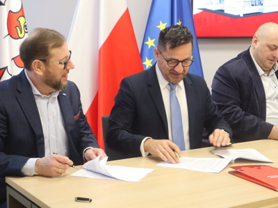 Podpisanie umowy na budowę mieszkań komunalnych 