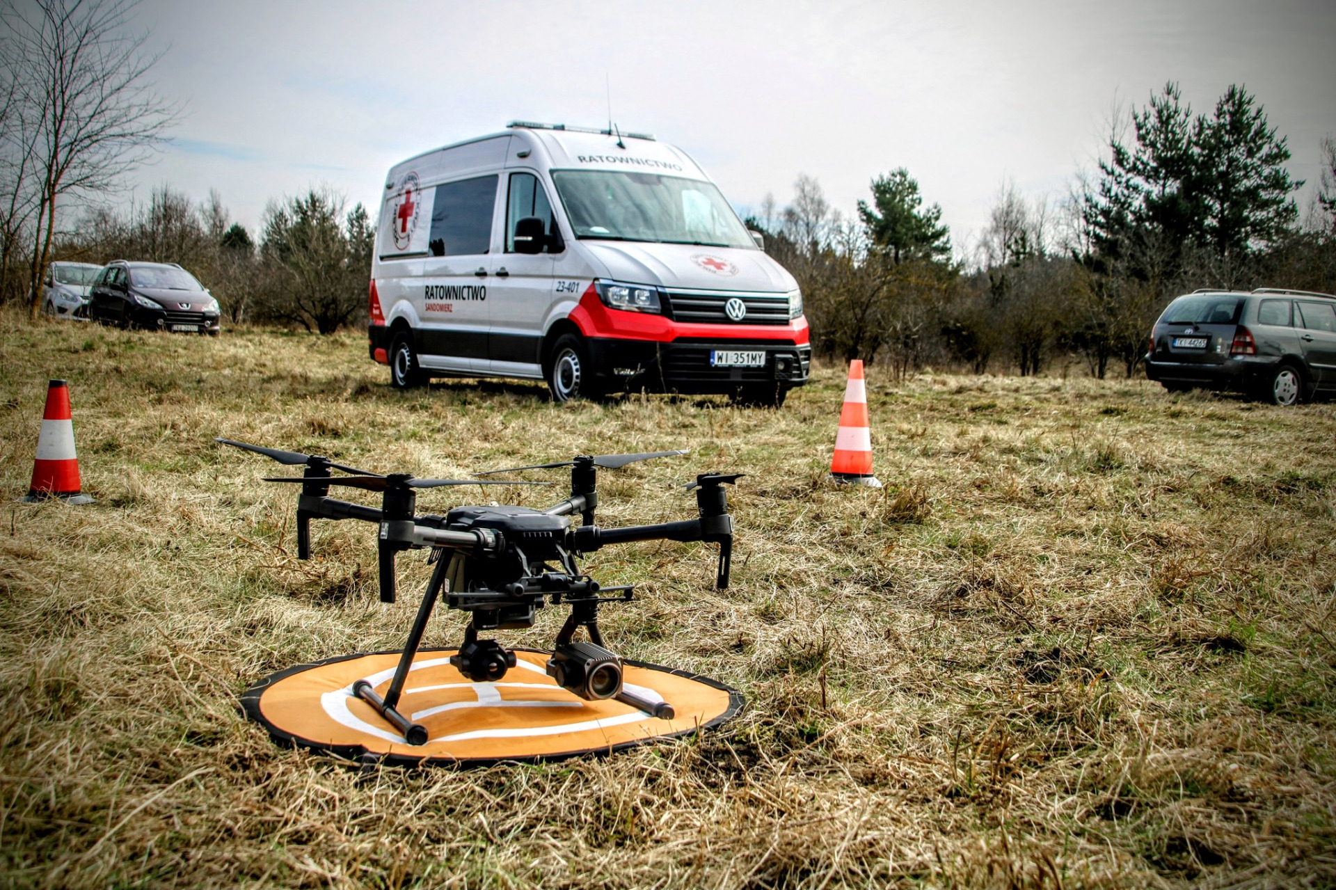 Zdjęcie przedstawiające drona ratowniczwego Źródło, dron.edu.pl