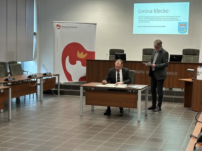 Burmistrz Gminy Kłecko podpisuje list intencyjny