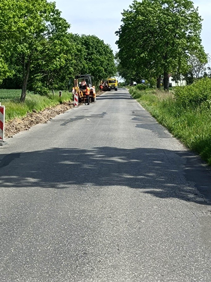 Prace drogowe w miejscowości Dziećmiarki