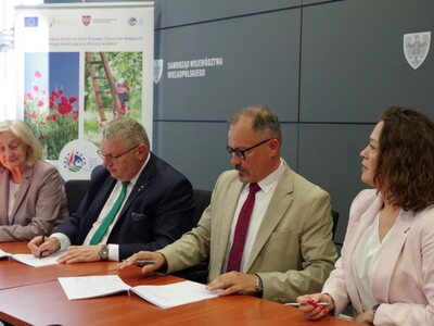 Podpisanie umowy w Urzędzie Marszałkowskim w Poznaniu dla MGOK Kłecko