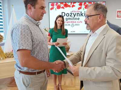 wręczenie nominacji na starostę dożynek gminnych