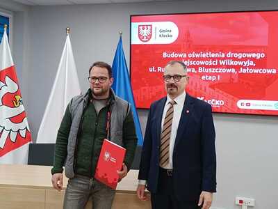 Podpisanie umowy na budowę oświetlenia w Wilkowyji