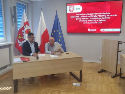 Podpisanie umów na rozpoczęcie modernizacji strażnicy w Dębnicy