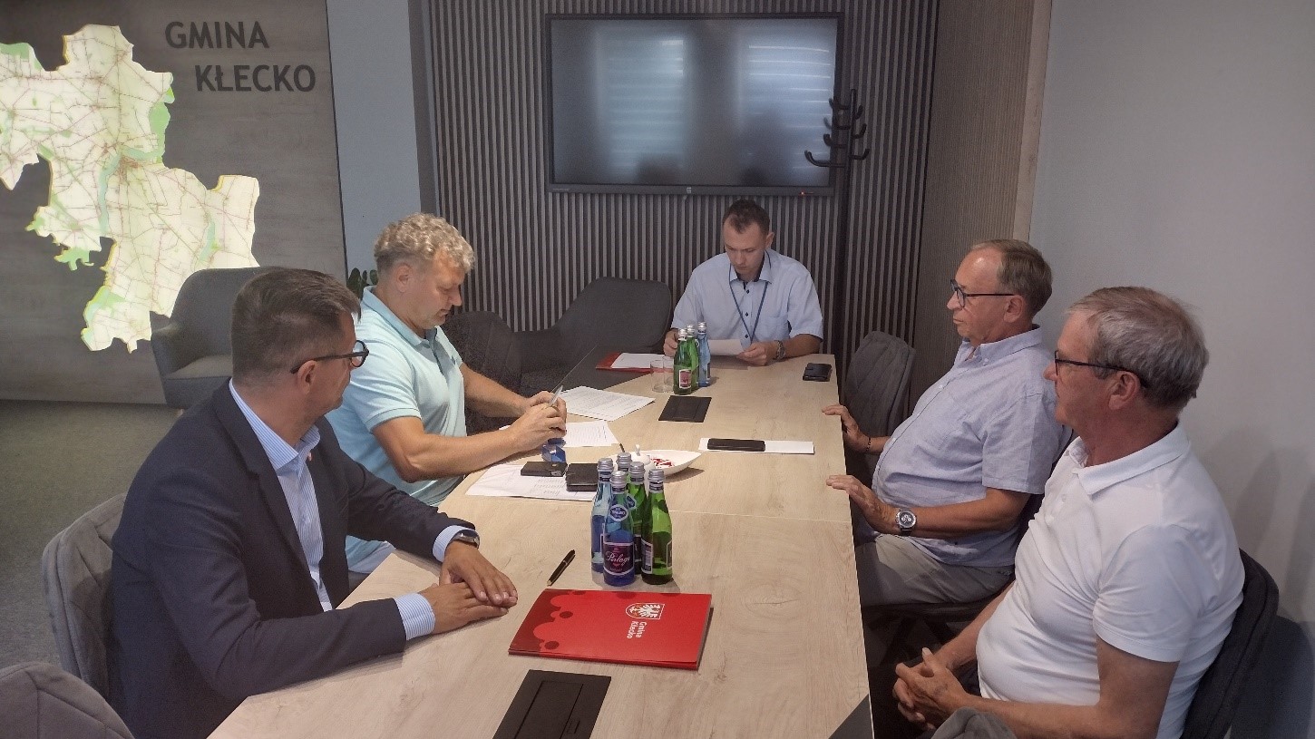 Podpisanie umów na rozpoczęcie modernizacji strażnicy w Ułanowie