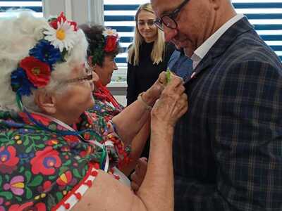 Wręczenie nominacji dla starostów i asystentów dożynek gminy Kłecko w sali sesyjnej