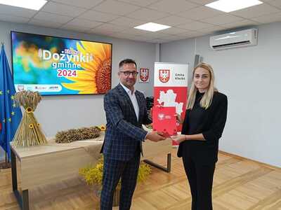 Wręczenie nominacji dla starostów i asystentów dożynek gminy Kłecko w sali sesyjnej