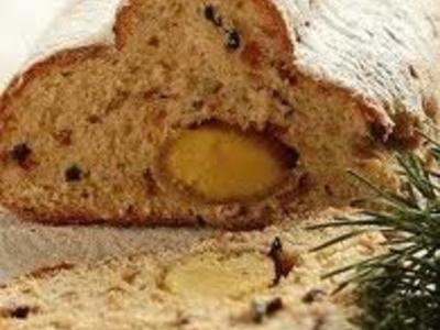 W Niemczech, krainie marcepanu i lebkuchen, najsmaczniejsze i w dodatku najatrakcyjniejsze wyglądem ciasto Bożonarodzenowe to Stollen. Zdjęcie pochodzi ze strony