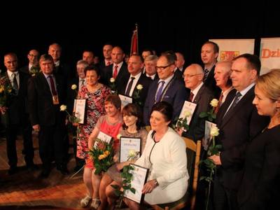 zdjęcie pochodzi ze strony
http://lodzkie.pl/aktualnosci/rss/sejmik-%C5%9Bwi%C4%99towa%C5%82-dzie%C5%84-samorz%C4%85dowca#prettyPhoto