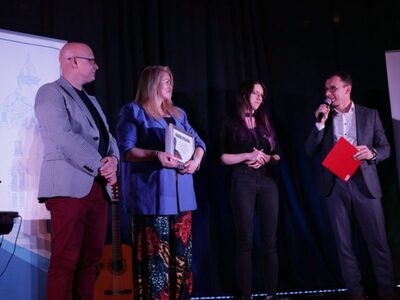 PRZEGLĄDU POEZJI ŚPIEWANEJ
