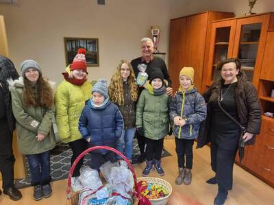 Zdjęcie z wizyty podopiecznych i opiekunów Specjalnego Ośrodka Szkolno-Wychowawczego
