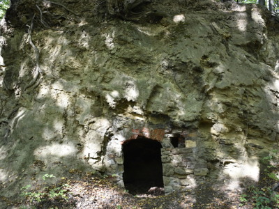 Jaskinie w Płóczkach Dolnych