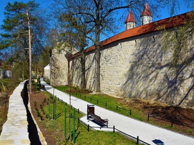 Mury obronne: Spacer w Carcassonne