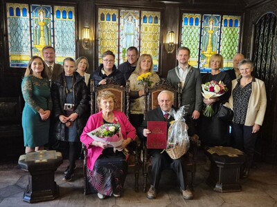 Burmistrz Gminy i Miasta Lwówek Śląski Dawid Kobiałka udekorował medalami Prezydenta RP z okazji długiego Pożycia Małżeńskiego, fot. 8