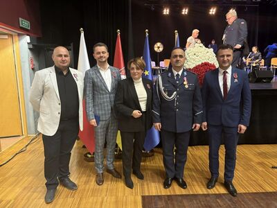 BURMISTRZ GMINY I MIASTA LWÓWEK ŚLĄSKI ODZNACZONY PRZEZ POLICJĘ, fot. 1