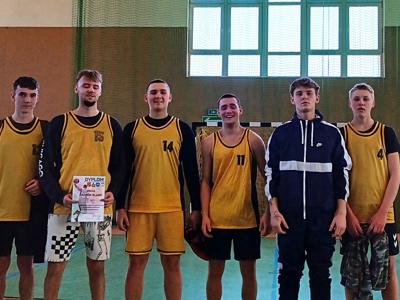 MISTRZOSTWA POWIATU SZS W KOSZYKÓWCE DZIEWCZĄT I CHŁOPCÓW II miejsce