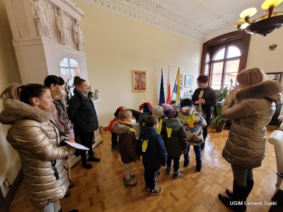 Grupa przedszkolaków w Urzędzie Gminy i Miasta Lwówek Śląski, fot. 12