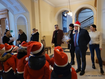 Grupa przedszkolaków w Urzędzie Gminy i Miasta Lwówek Śląski, fot. 2