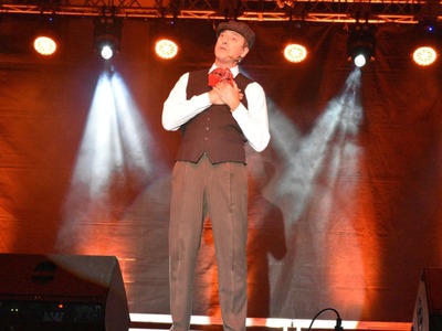 Wiktor Szymonowicz podczas występu na Koncercie Noworocznym w Lwówku Śląskim, fot. 4b